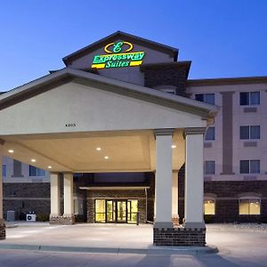 Expressway Suites Fargo